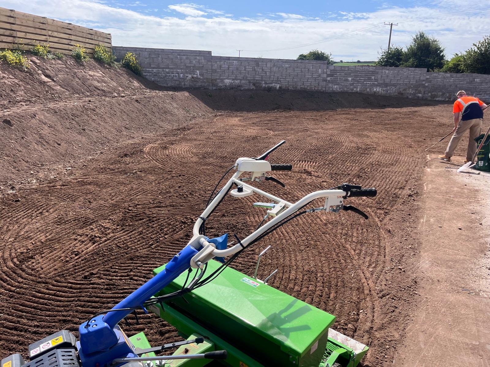 Levelling beside the retaining wall