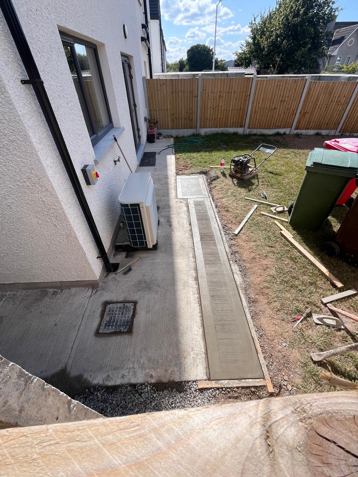 Concrete side path
